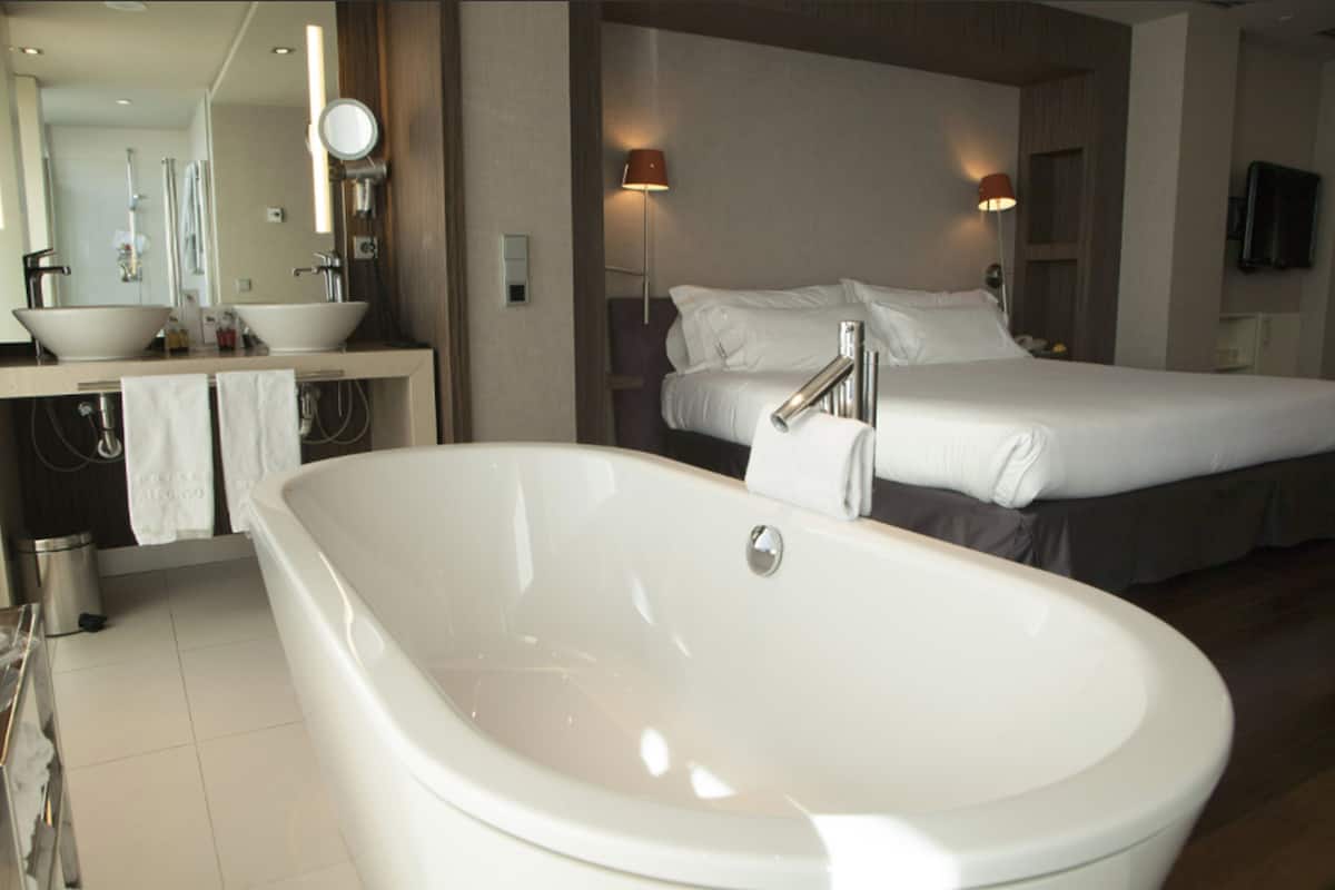 suite | bathroom | hair dryer, towels