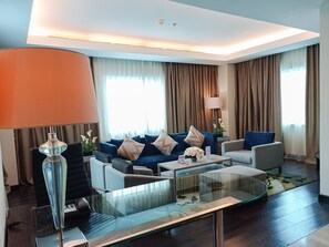 Presidential-Suite | Wohnzimmer | 32-Zoll-Flachbildfernseher mit Kabelempfang, Fernseher