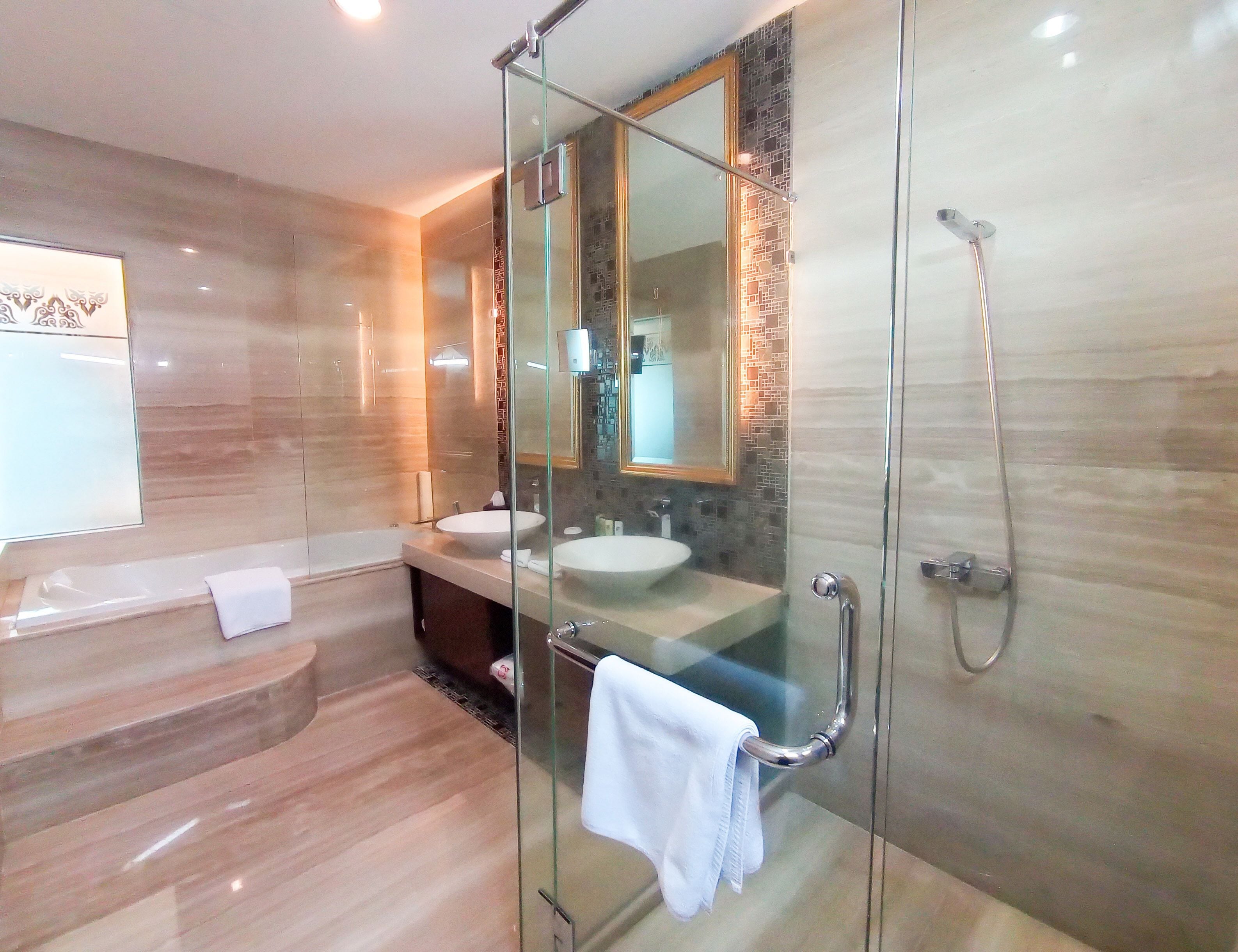 Suite Présidentielle | Lavabo de la salle de bain