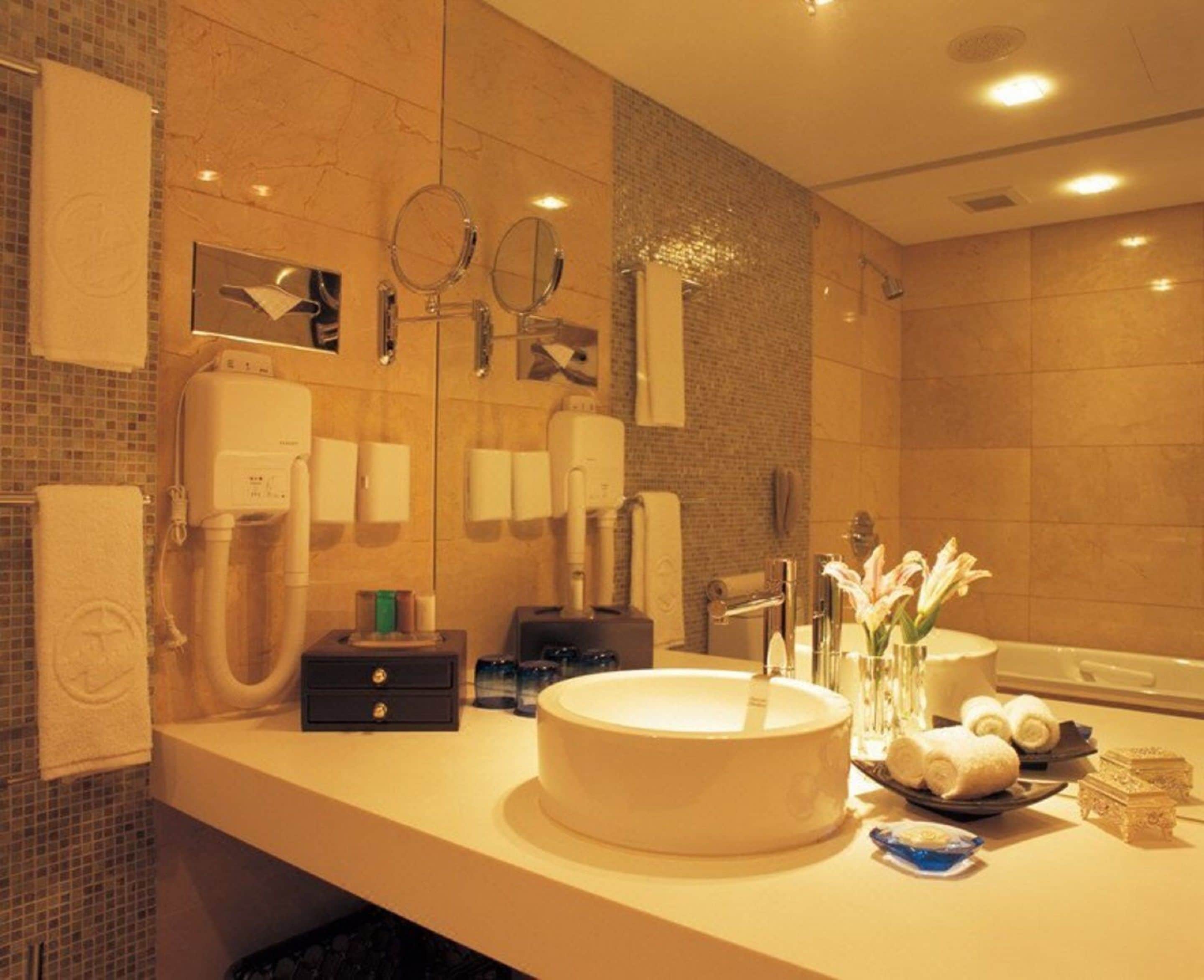 minibar, in-room safe, desk, blackout curtains