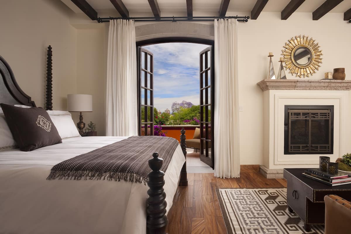 1 bedroom, egyptian cotton sheets, premium bedding, down duvets