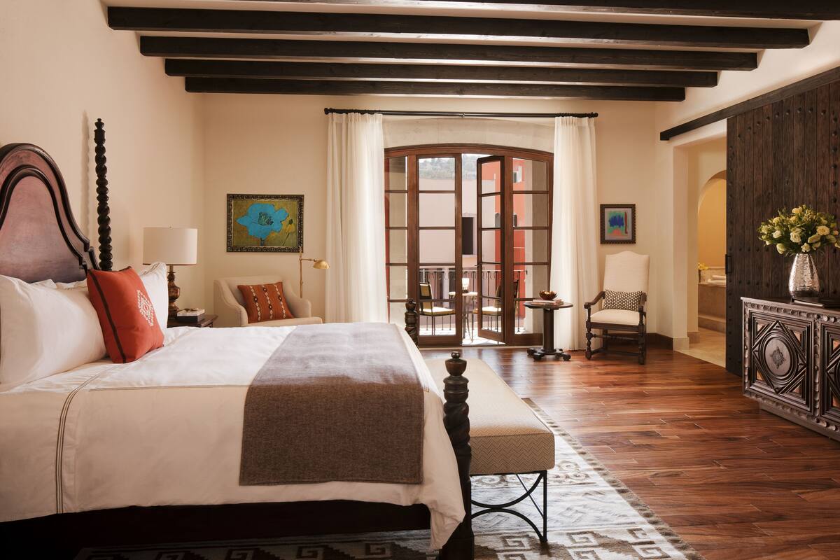 Egyptian cotton sheets, premium bedding, down comforters, pillowtop beds