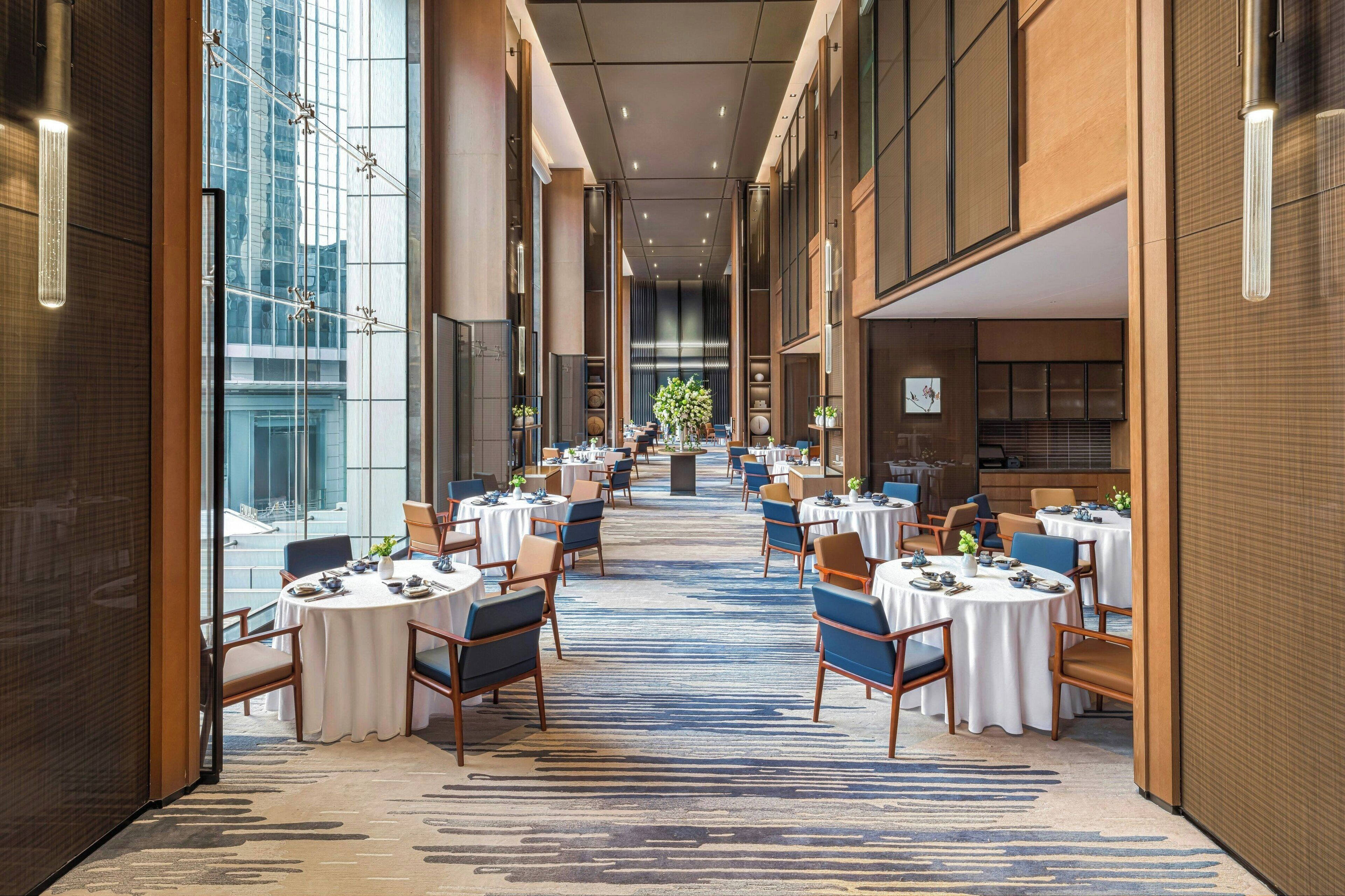 4 restaurants, breakfast, lunch, dinner served; fusion cuisine