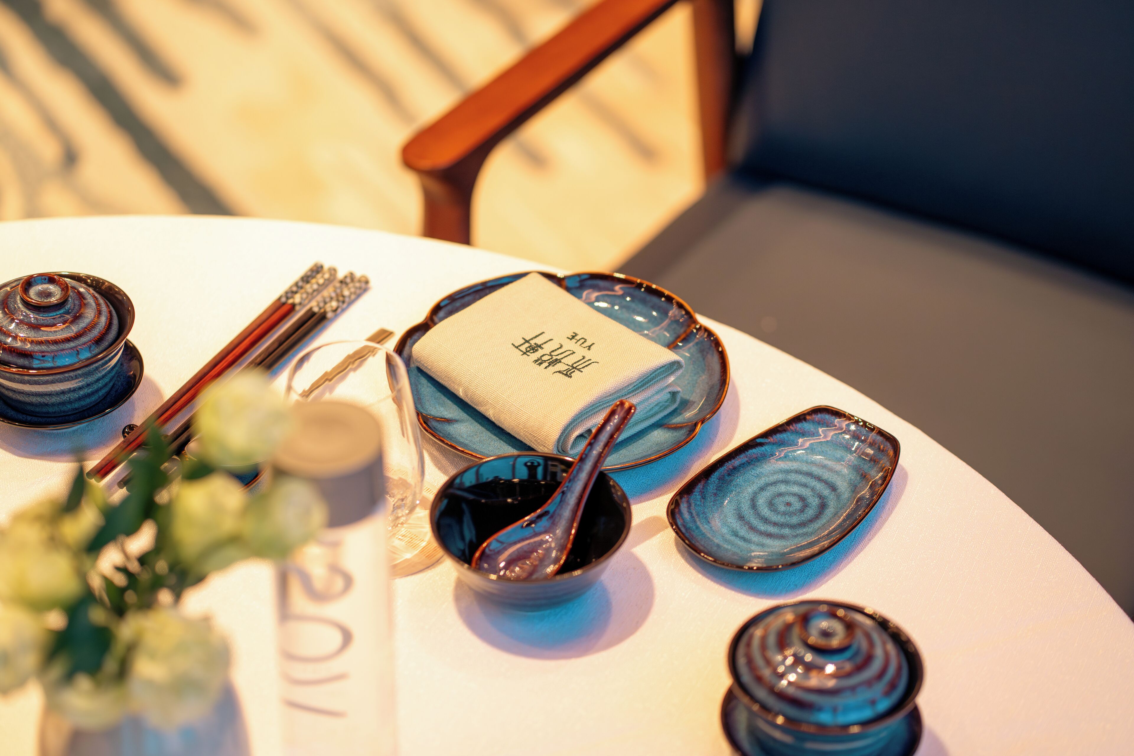 4 restaurants, breakfast, lunch, dinner served; fusion cuisine