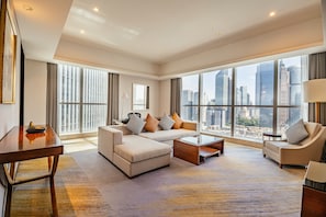 俱樂部尊貴套房 - 可使用俱樂部酒廊 - 一臥室套房 | 客廳 | 55 吋LED 電視連數碼電視頻道、收費電影