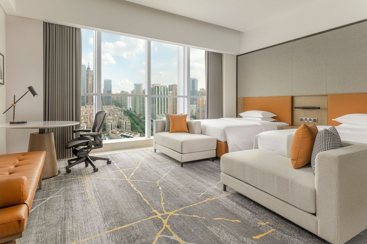 1 chambre, minibar, coffres-forts dans les chambres, bureau