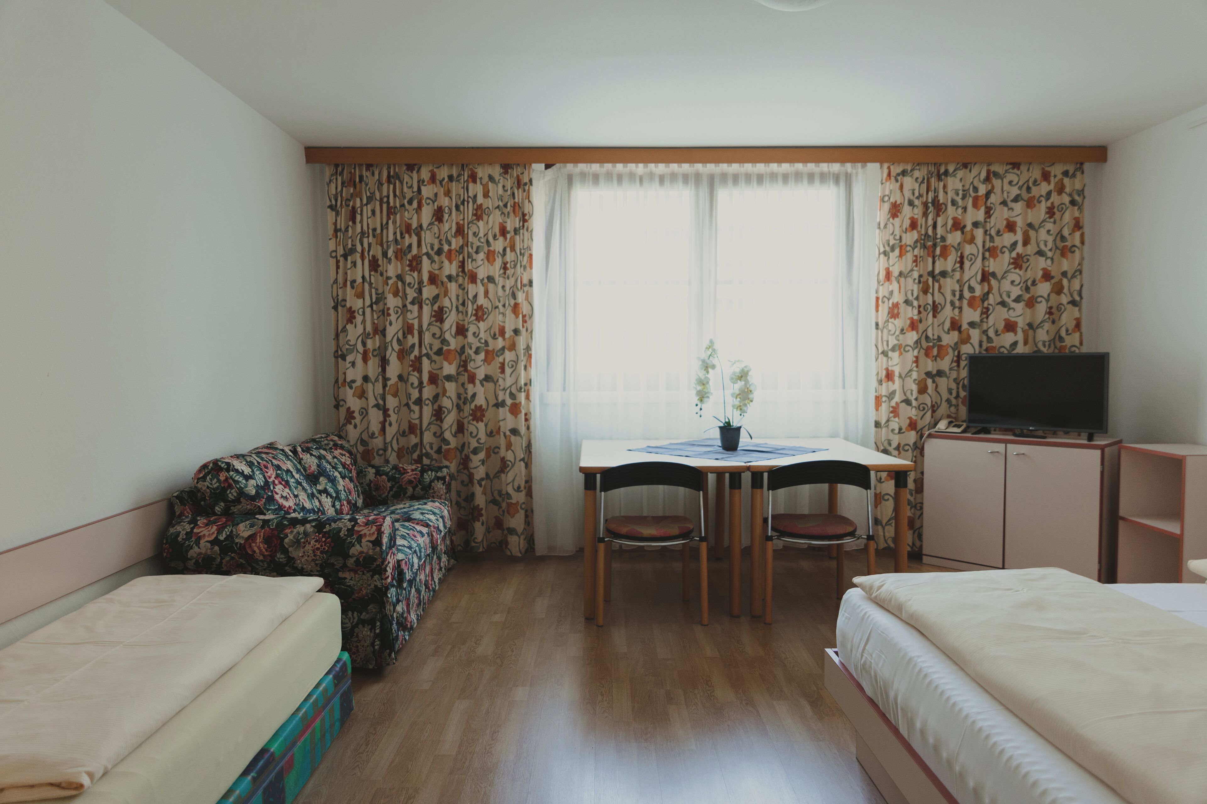 triple room | desk, free wifi, bed sheets