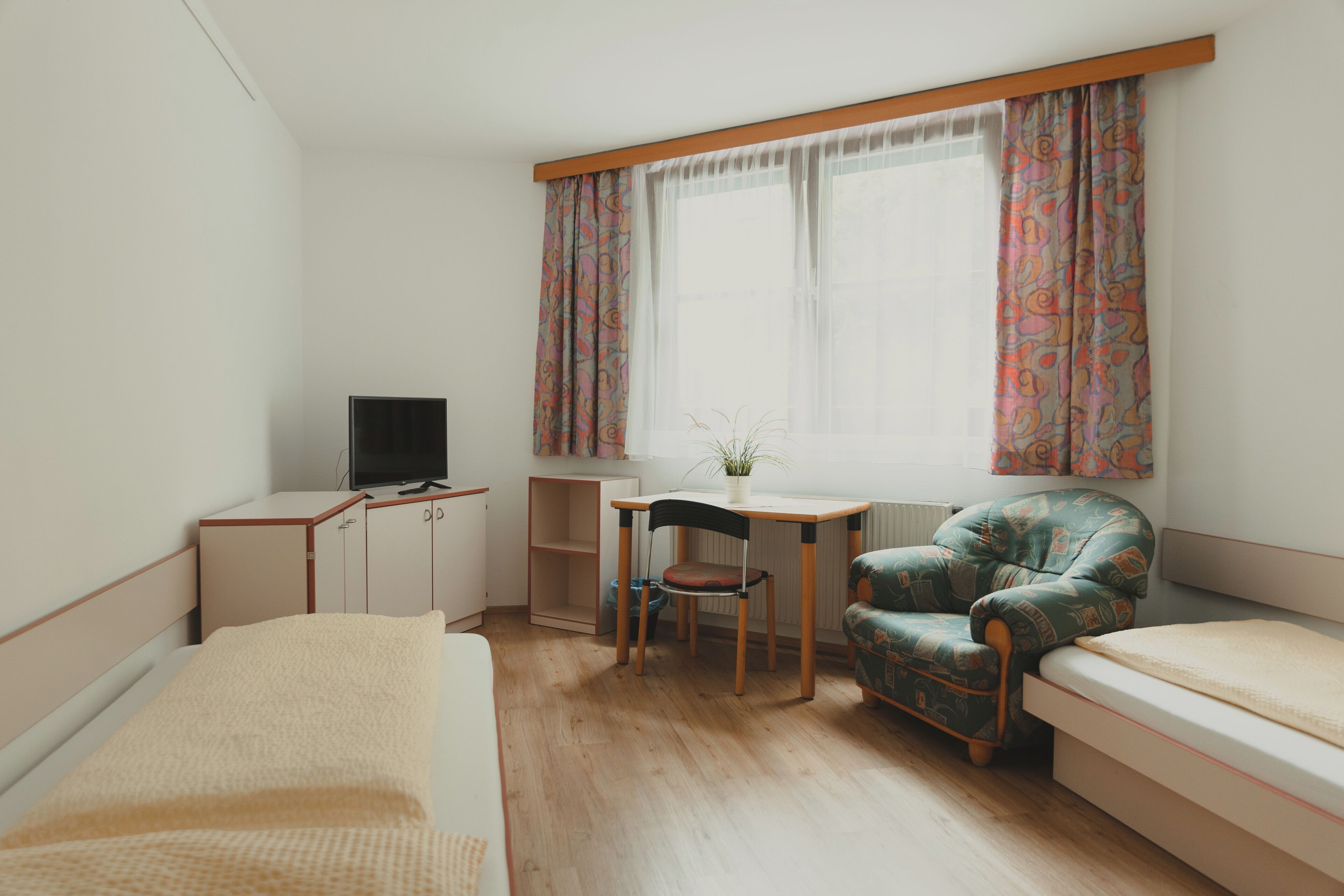 double or twin room | desk, free wifi, bed sheets