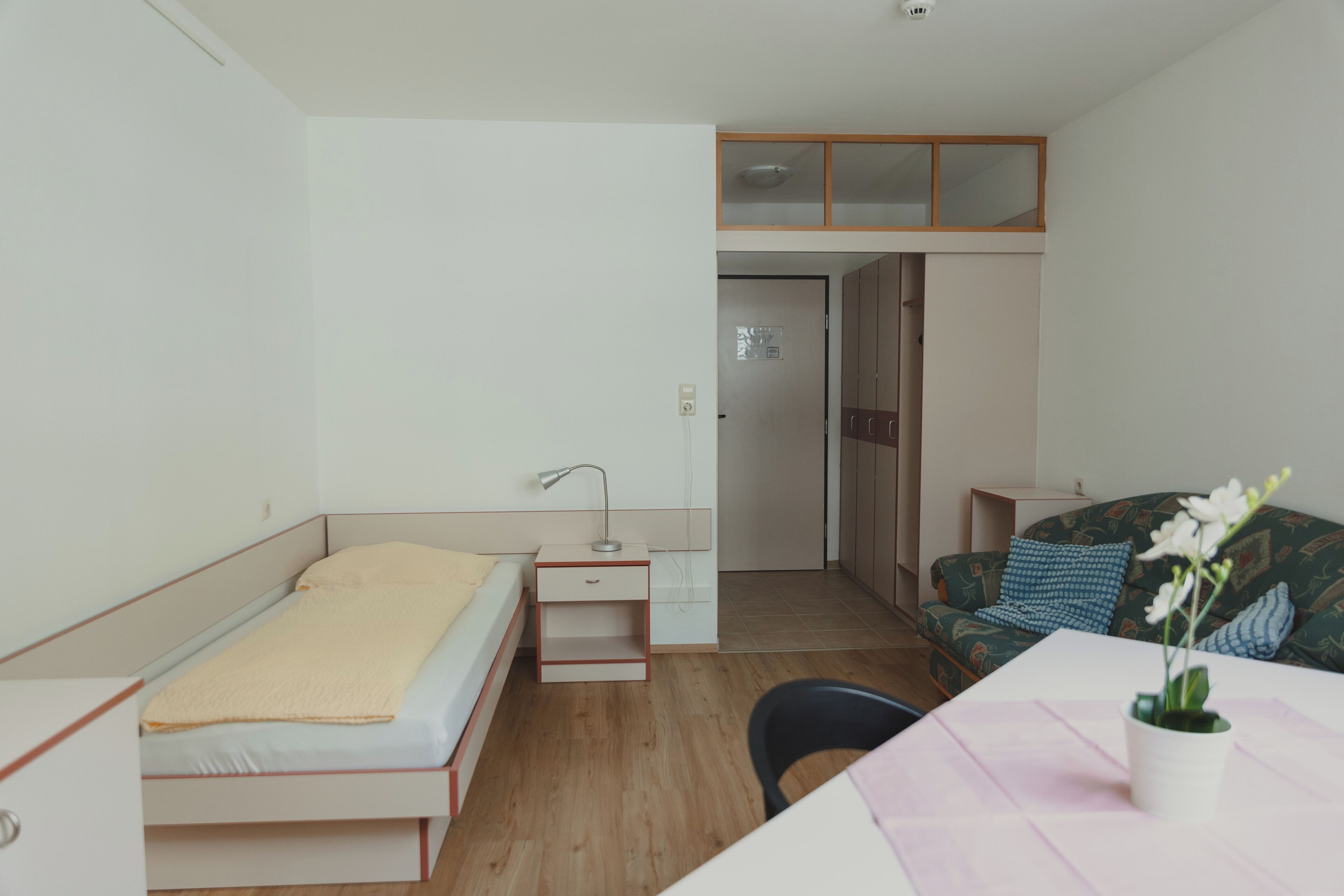 single room | desk, free wifi, bed sheets