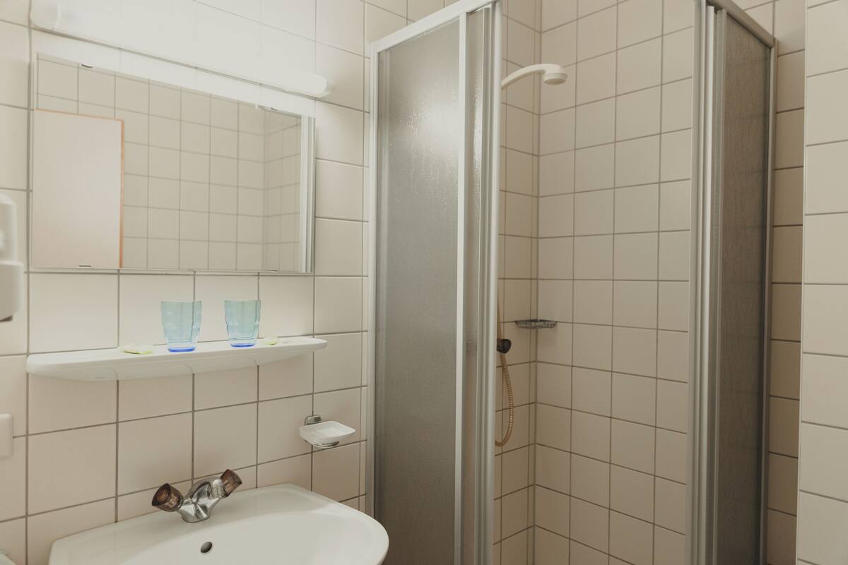 Douche, serviettes fournies
