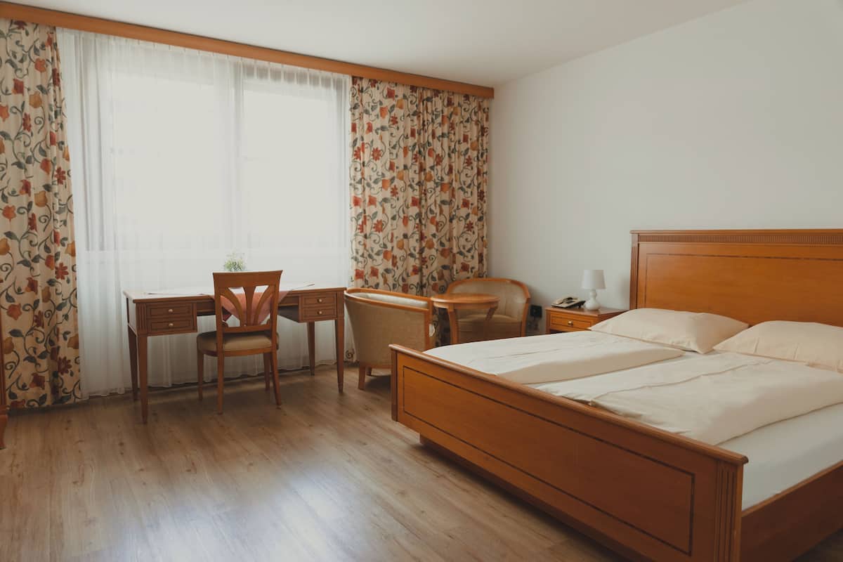 Chambre Confort Double ou avec lits jumeaux | Bureau, Wi-Fi gratuit, draps fournis