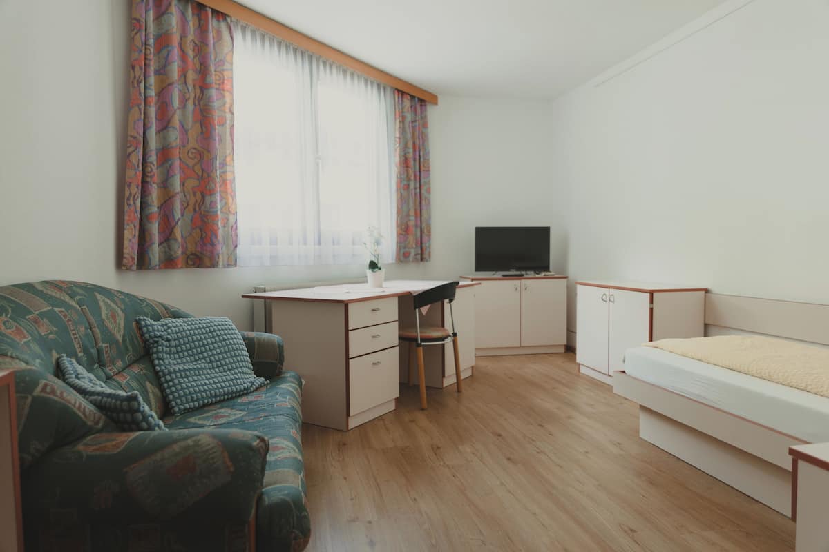 Chambre Simple | Bureau, Wi-Fi gratuit, draps fournis