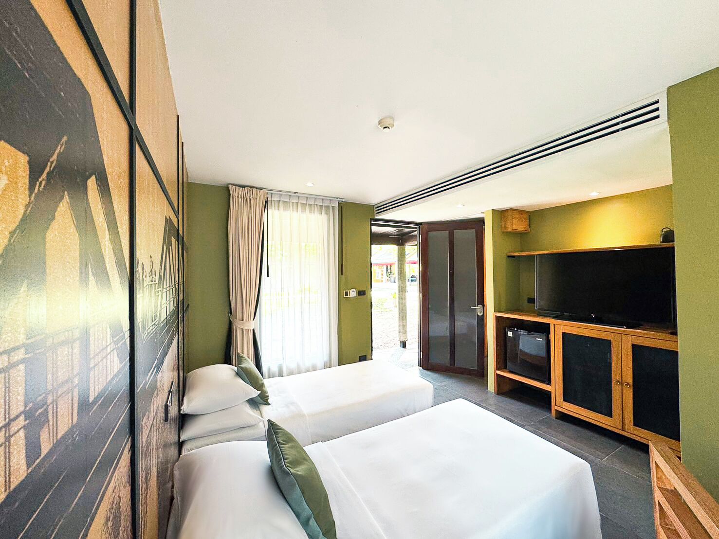 family suite | premium bedding, minibar, in-room safe, desk