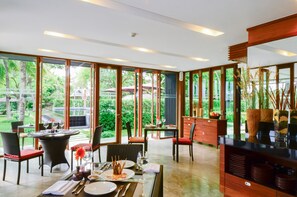 Daily buffet breakfast (THB 450 per person)