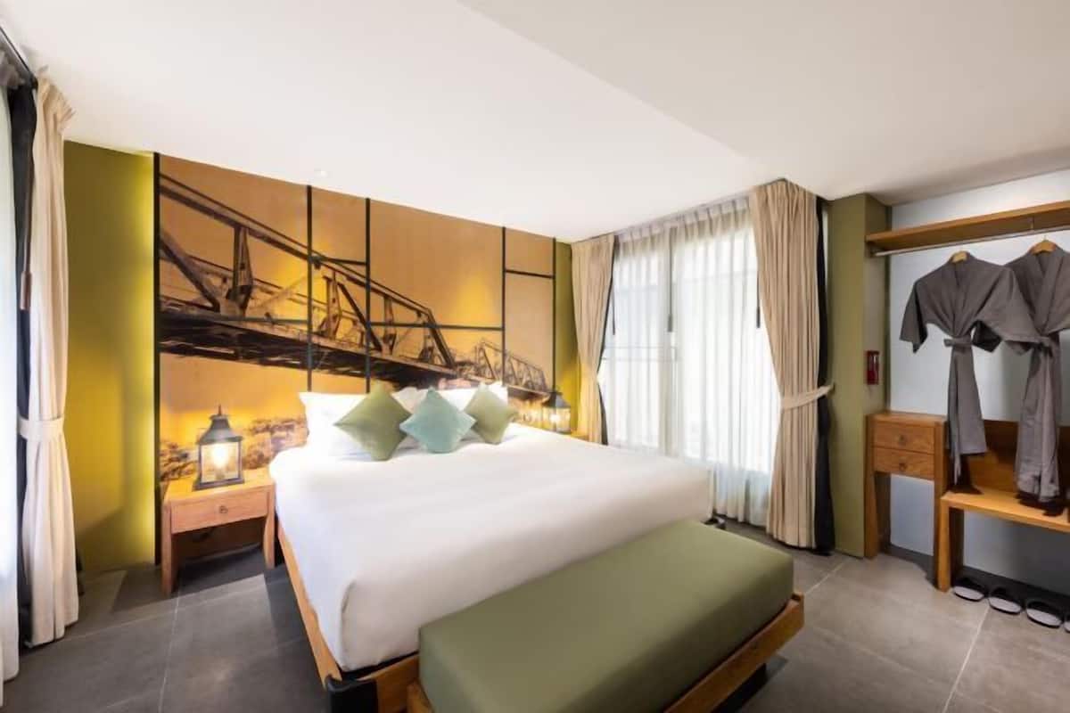 Premium bedding, minibar, in-room safe, desk