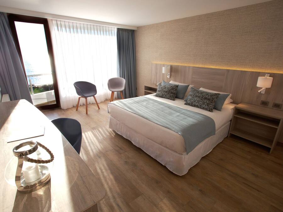 4 habitaciones, minibar y caja de seguridad en la habitación