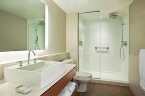Shower, rainfall showerhead, free toiletries, hair dryer