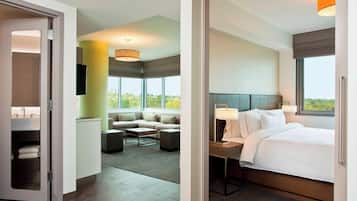 Executive Suite, 1 King Bed with Sofa bed | Hypo-allergenic bedding, down duvets, in-room safe, desk