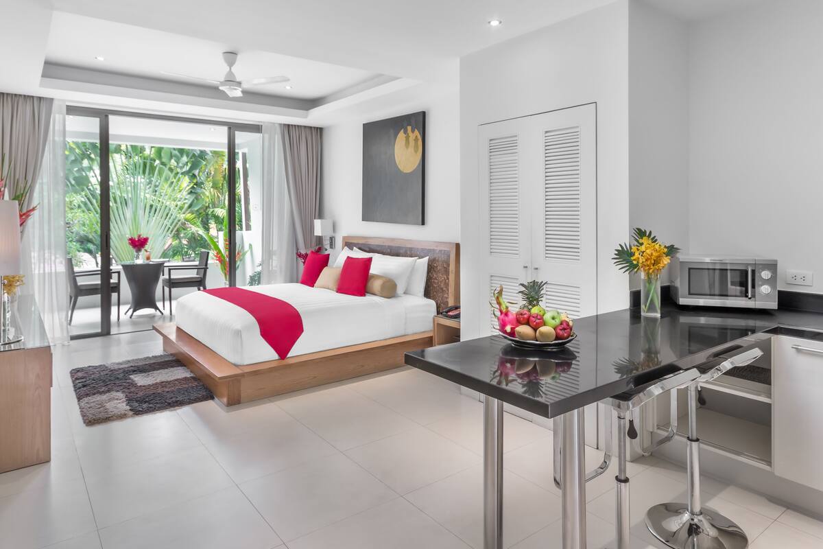 club suite, garden view | 4 bedrooms, in-room safe, individually decorated, individually furnished