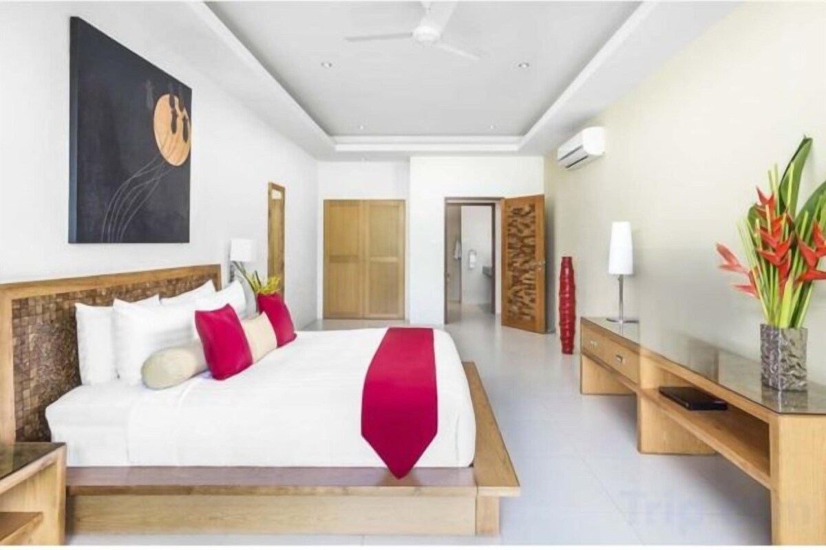 In-room safe, blackout curtains, iron/ironing board (on request)