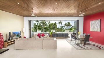 Two Bedroom Private Pool Penthouse | 客厅 | 45-英寸智能电视 （配备数码频道）、电视