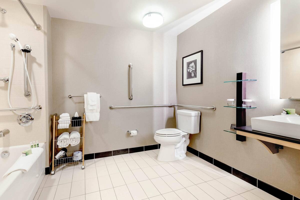 1 bedroom, egyptian cotton sheets, premium bedding, pillow-top beds