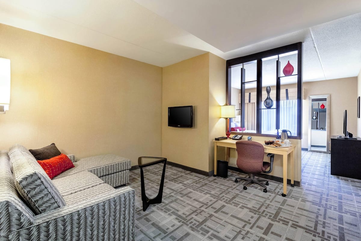 1 bedroom, egyptian cotton sheets, premium bedding, pillow-top beds