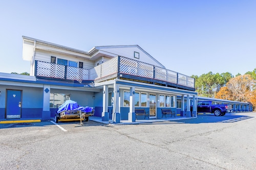 Whispering Pines by Hotel O Whitestone VA