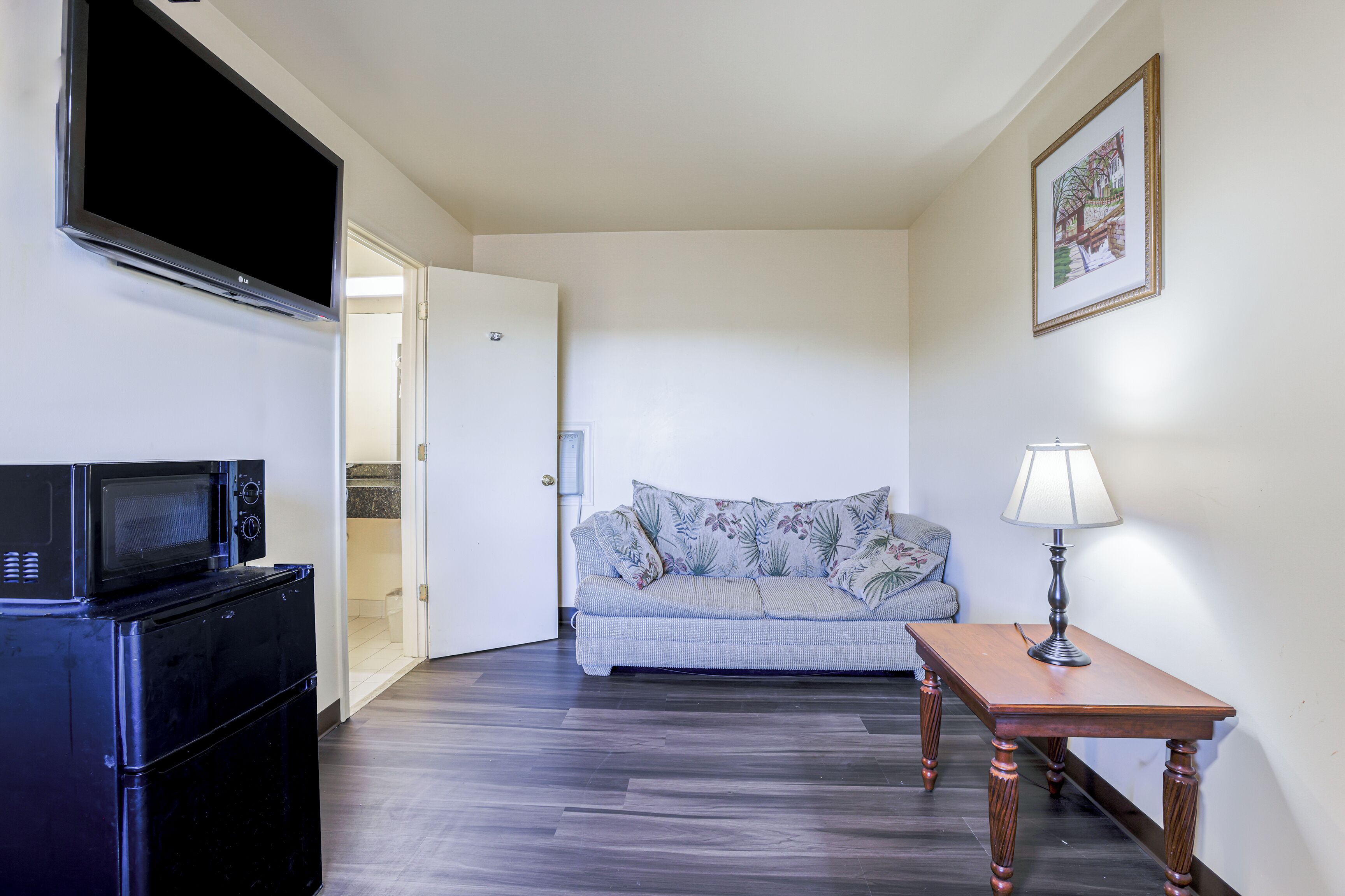 Suite, 1 Queen Bed with Sofa bed, Non Smoking | Blackout drapes, iron/ironing board, free WiFi, bed sheets