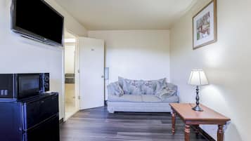 Suite, 1 Queen Bed with Sofa bed, Non Smoking | Blackout drapes, iron/ironing board, free WiFi, bed sheets