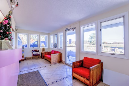 Vestíbulo. Whispering Pines by Hotel O Whitestone VA