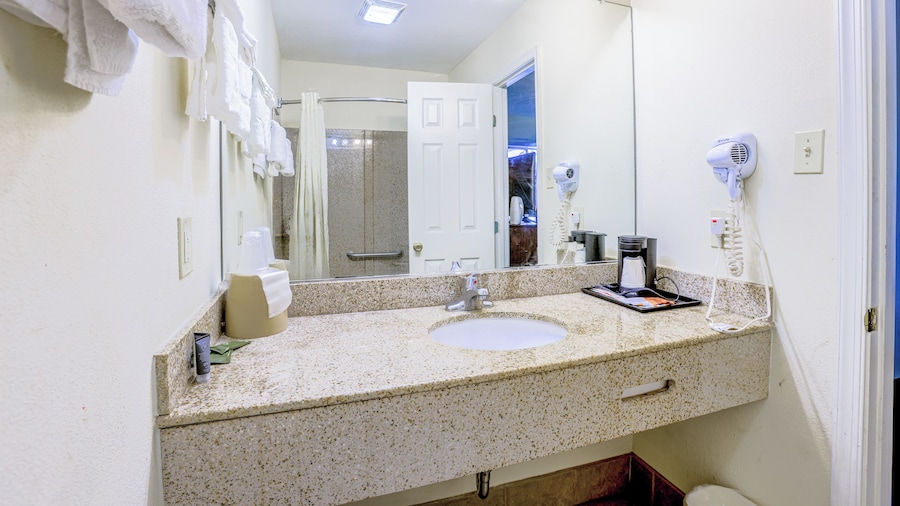Whispering Pines by Hotel O Whitestone VA