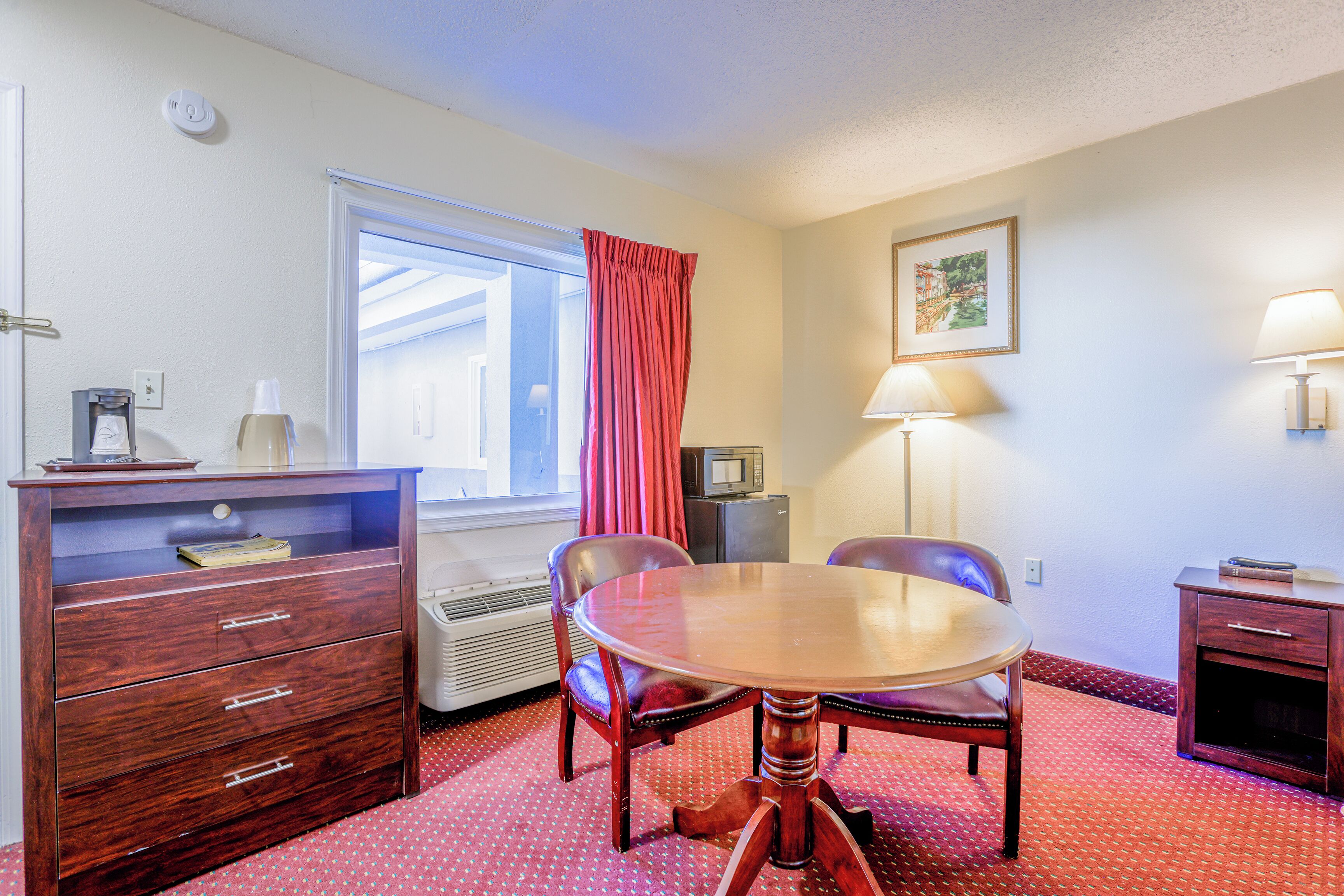 Suite, 1 Queen Bed, Jetted Tub | Blackout drapes, iron/ironing board, free WiFi, bed sheets