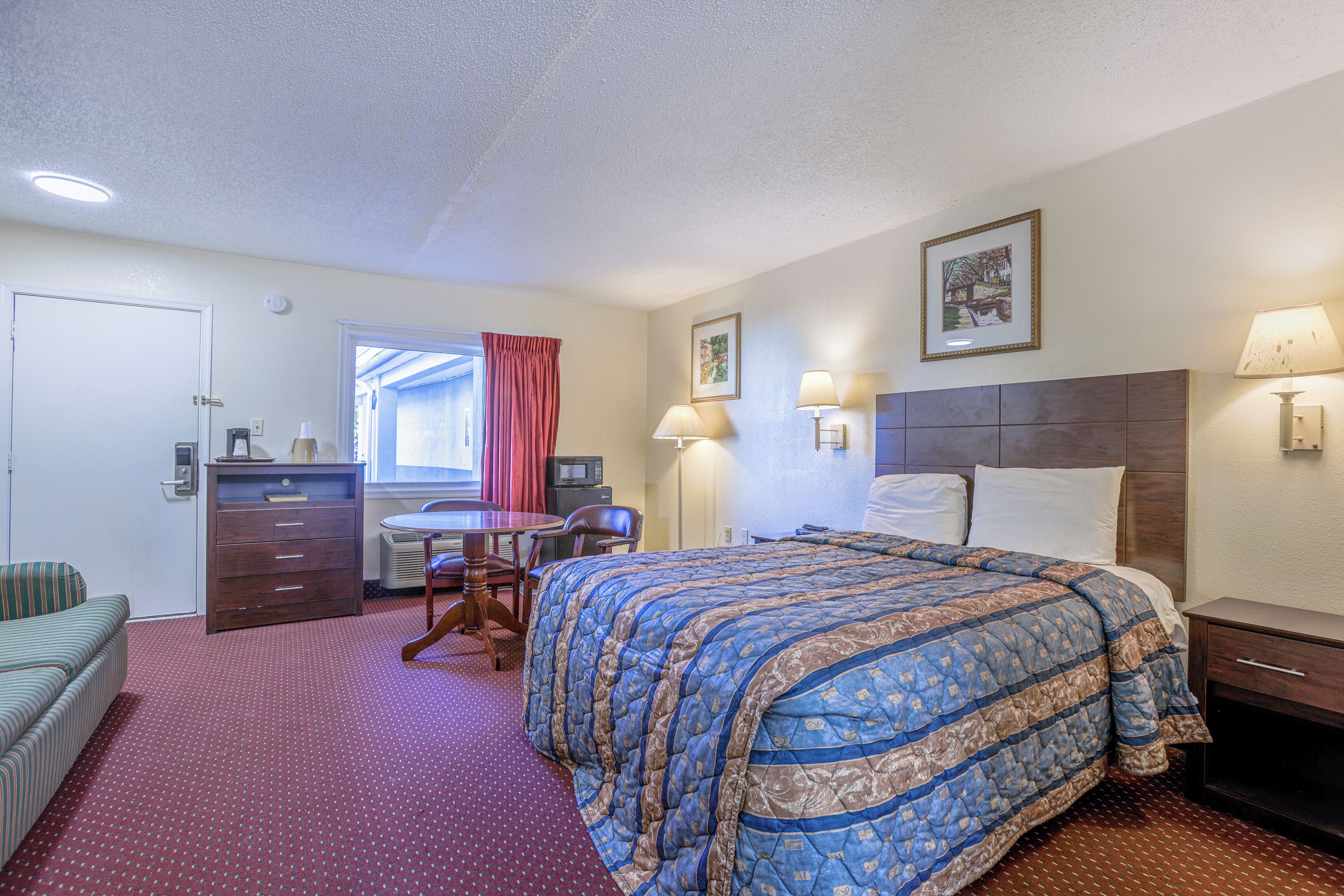 Suite, 1 Queen Bed, Jetted Tub