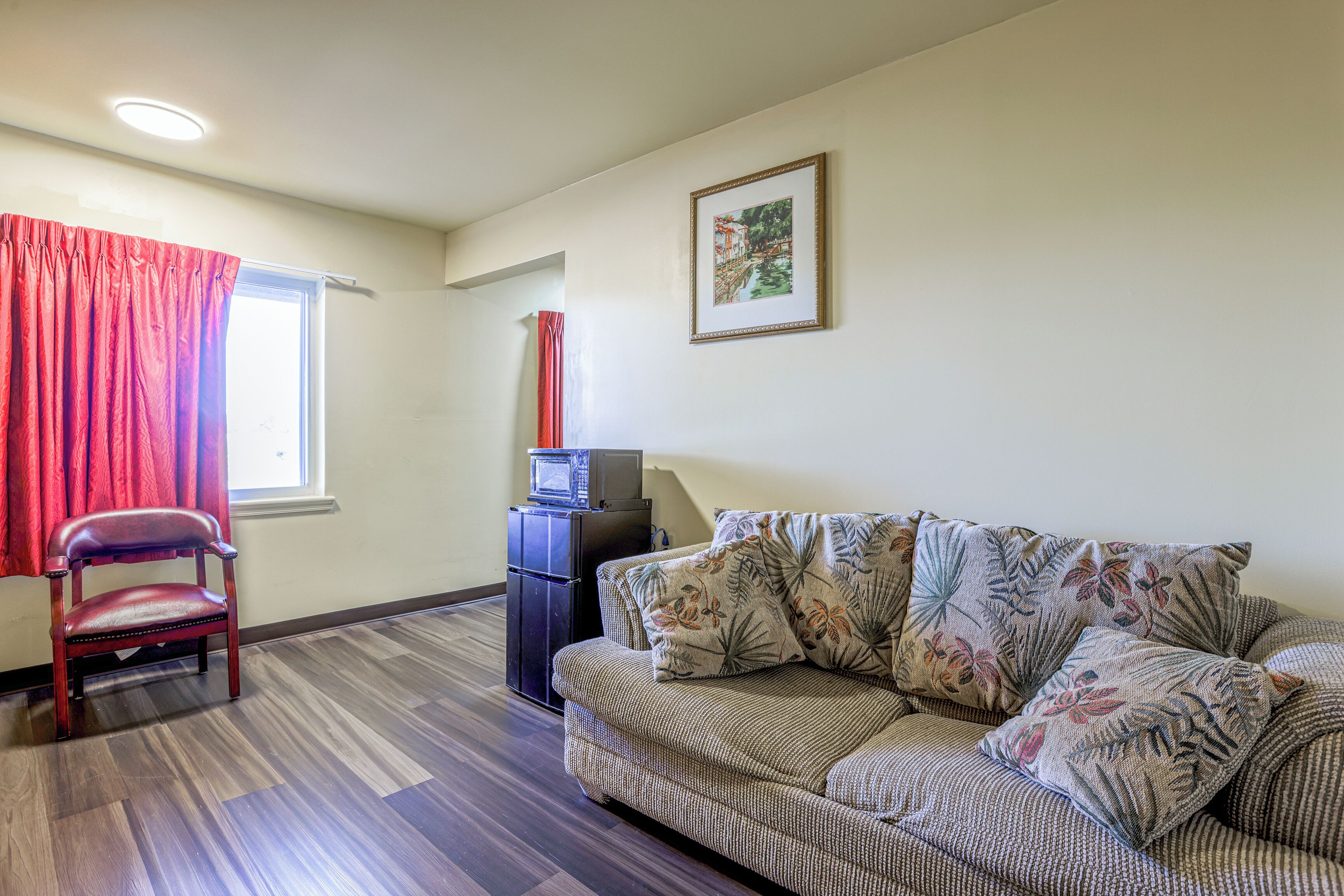 Suite, 1 King Bed with Sofa bed, Non Smoking | Blackout drapes, iron/ironing board, cribs/infant beds, free WiFi