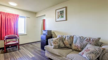Suite, 1 King Bed with Sofa bed, Non Smoking | Blackout drapes, iron/ironing board, cribs/infant beds, free WiFi