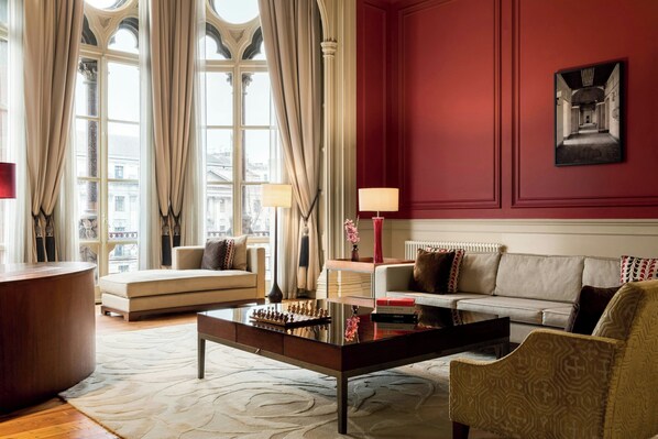 37-inch LCD TV with satellite channels, TV - St. Pancras London, Autograph Collection ® (London)