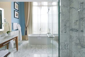Free toiletries, hair dryer, bathrobes, slippers - St. Pancras London, Autograph Collection ® (London)