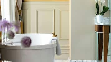 Sir Gilbert Scott Suite | Bathroom | Free toiletries, hair dryer, bathrobes, slippers