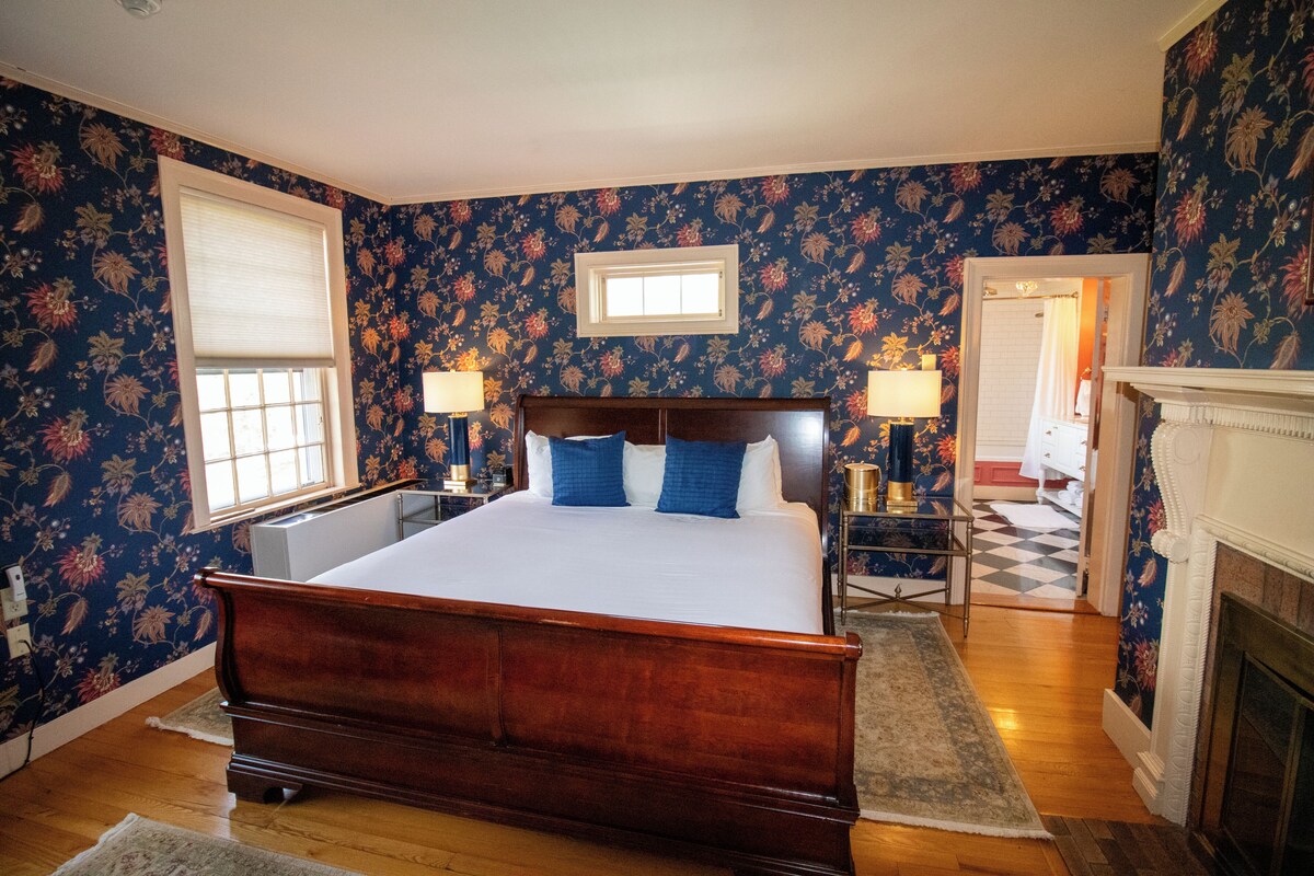 24 - Swift Room | Iron/ironing board, cribs (free), WiFi (free), individually decorated