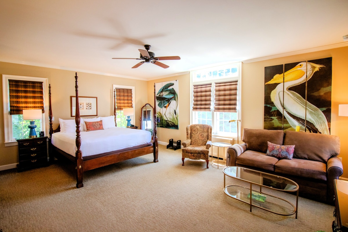 46 - Gladstone Room | Iron/ironing board, cribs (free), WiFi (free), individually decorated