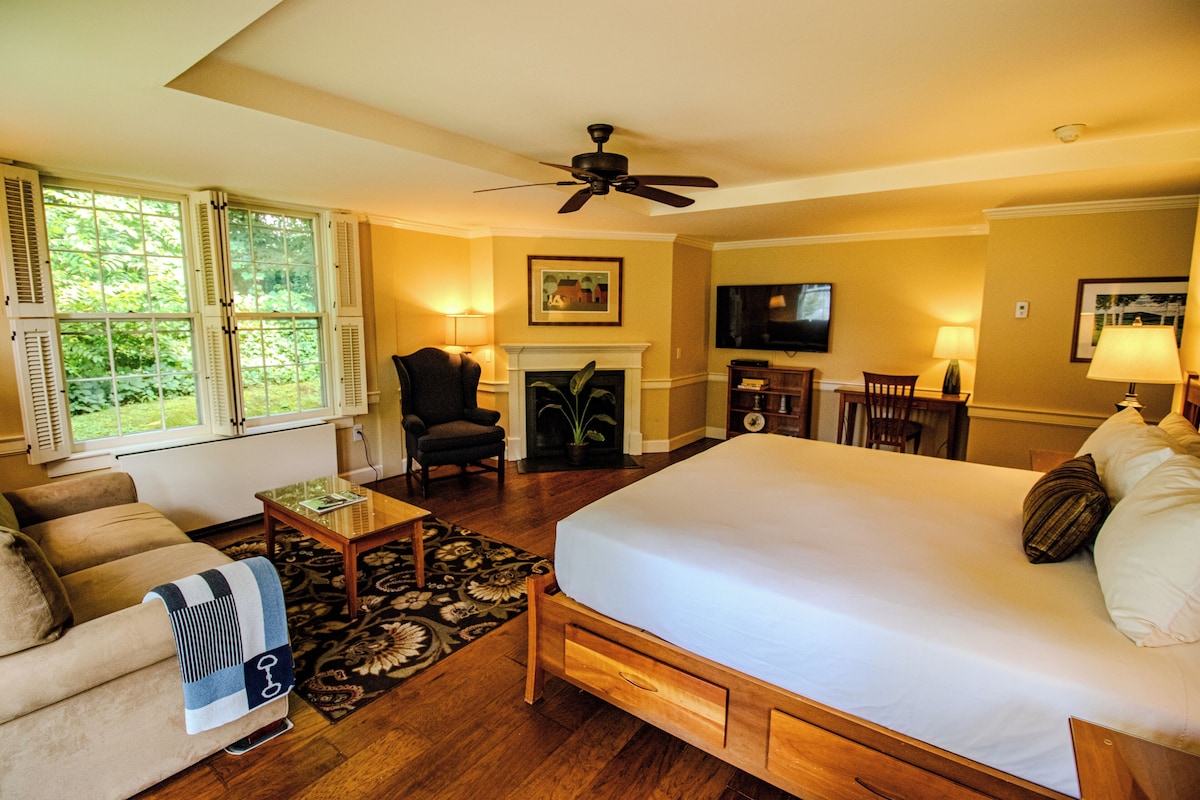 45 - Mansfield Room | Iron/ironing board, cribs (free), WiFi (free), individually decorated