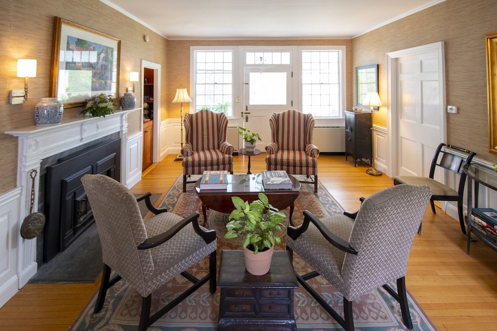 Swift House Inn by null