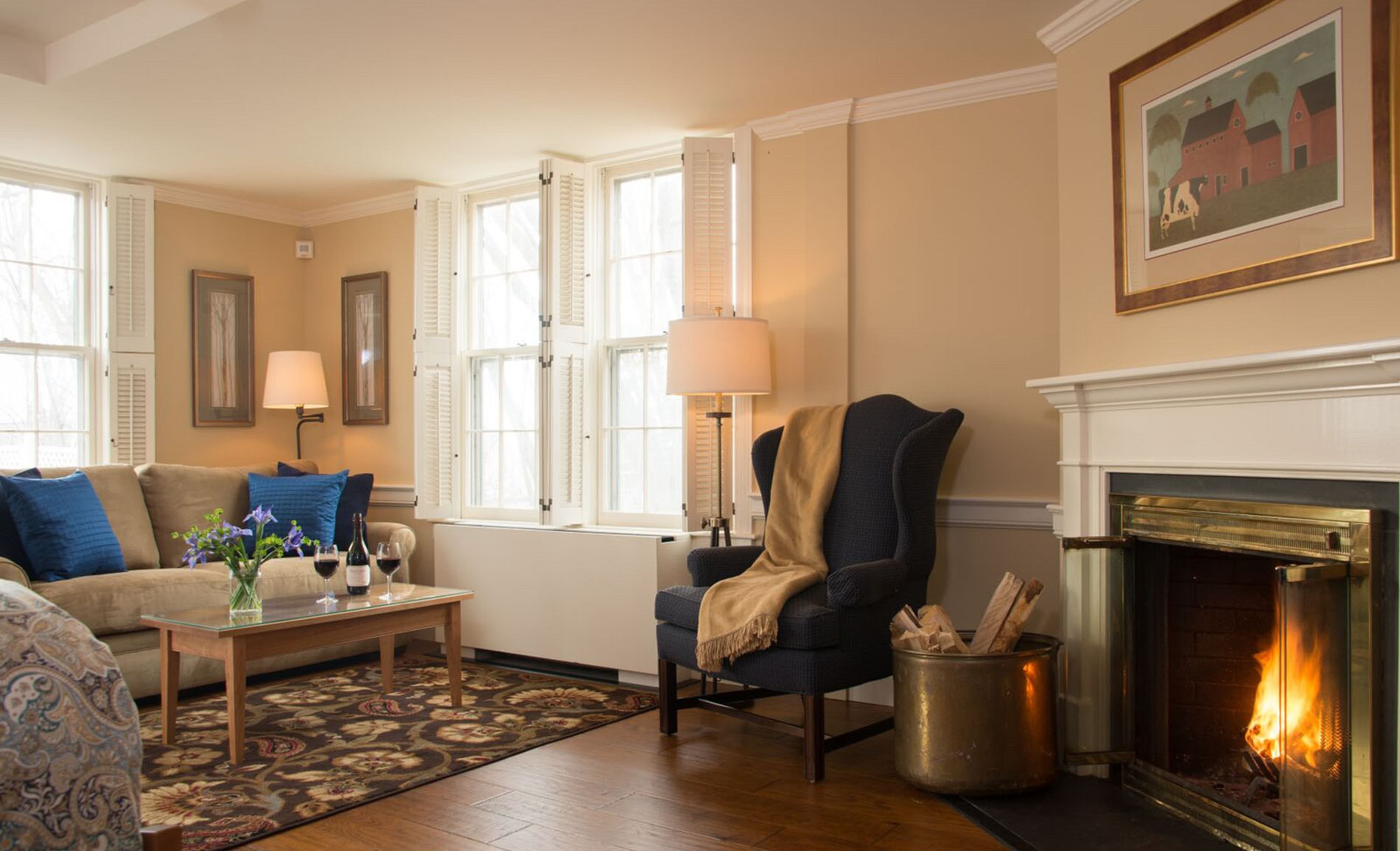 45 - Mansfield Room | Living area | TV