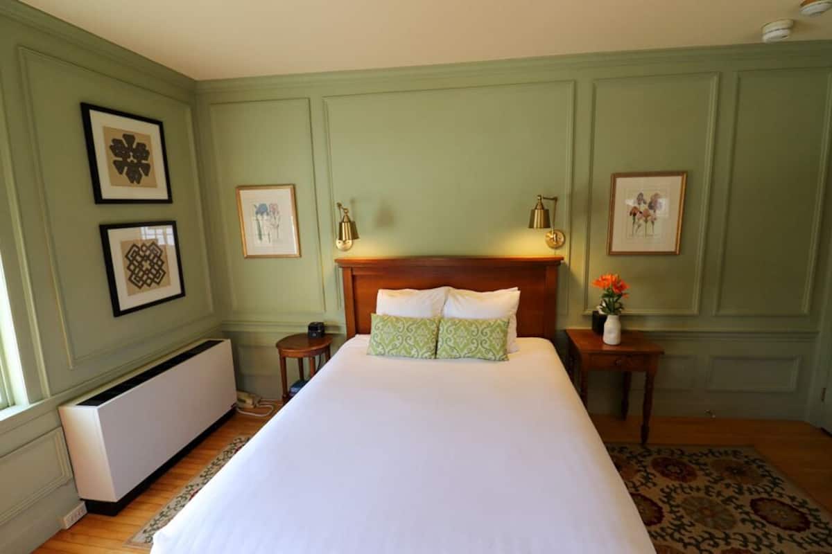 Camera, 1 letto queen, bagno privato | Con stile personalizzato, con arredamento individuale