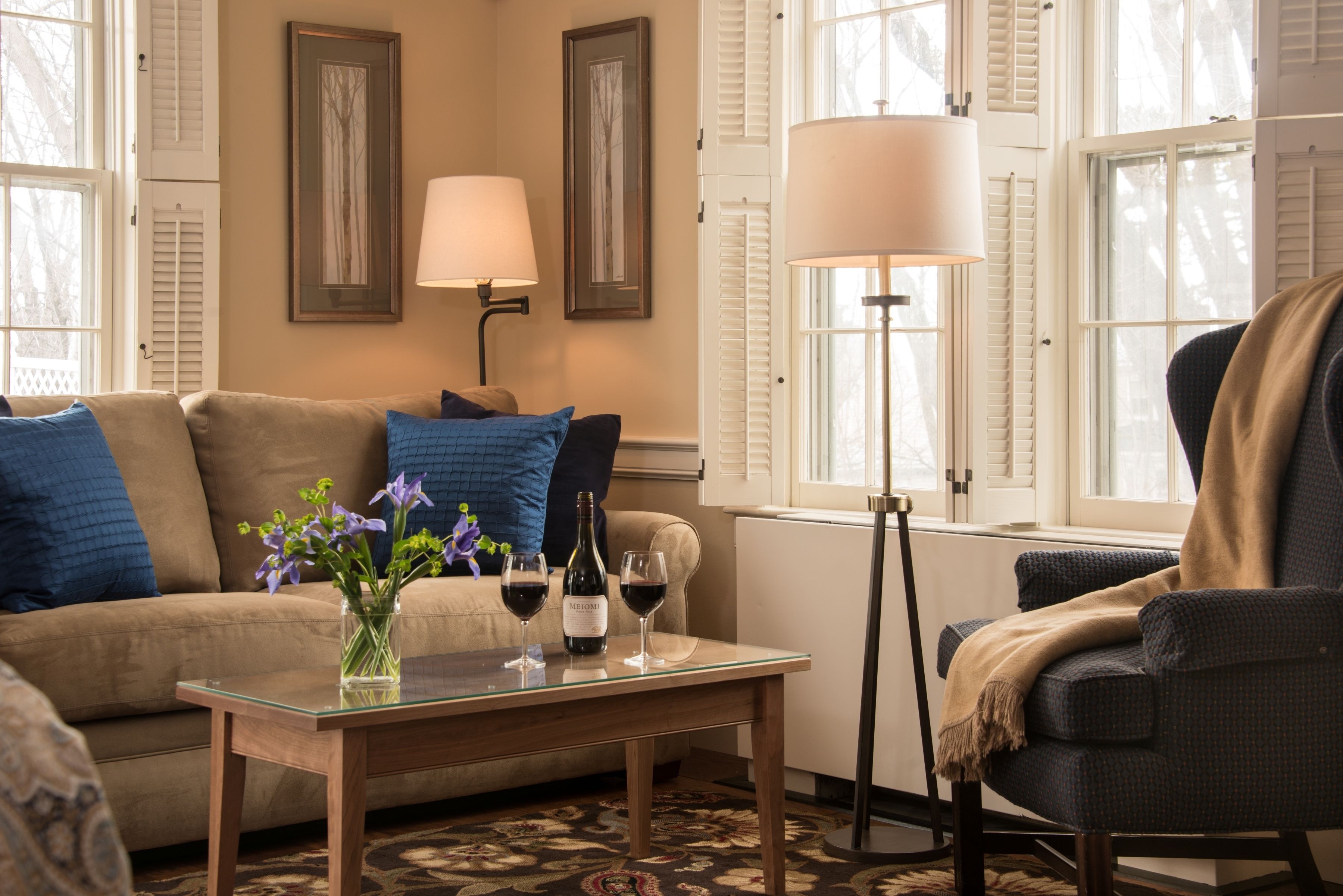 Phòng, 1 giường cỡ king và sofa giường, phòng tắm riêng | Khu phòng khách | TV 