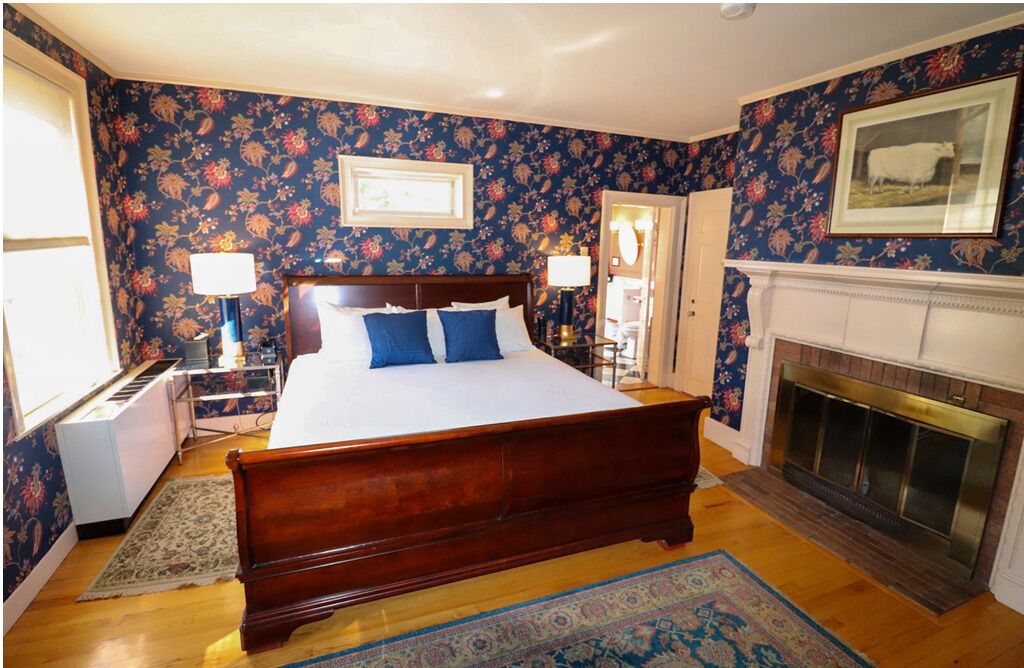 بديكورات فريدة لكل غرفة وطراز فريد لكل وحدة ومكواة/لوح كي