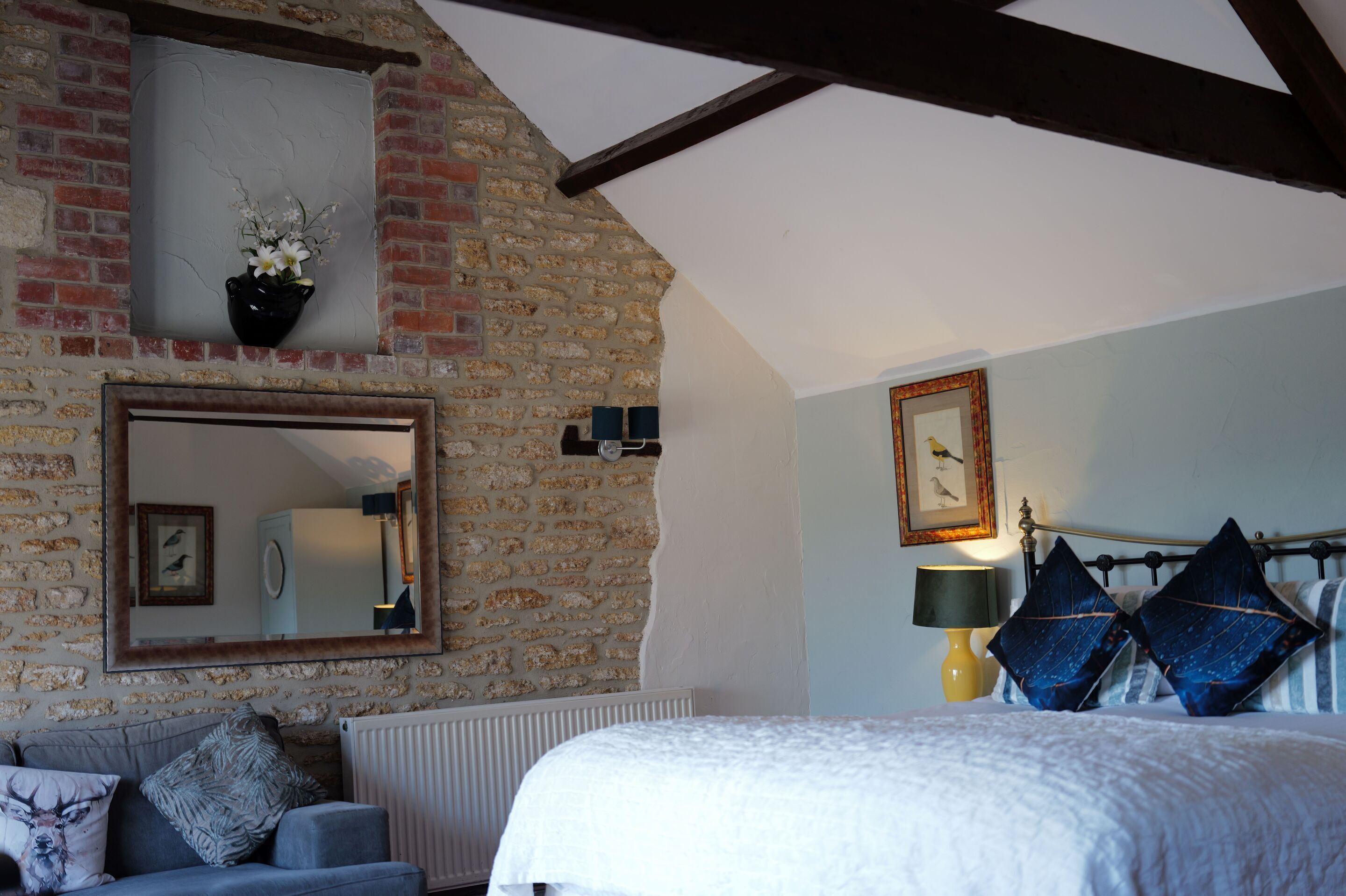 أغطية فراش متميزة ومكواة/لوح كي وسرير سفر وواي فاي مجانًا