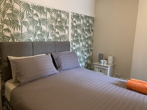 Standard Double Room, Ensuite - Tropics Beach Hotel (Blackpool)
