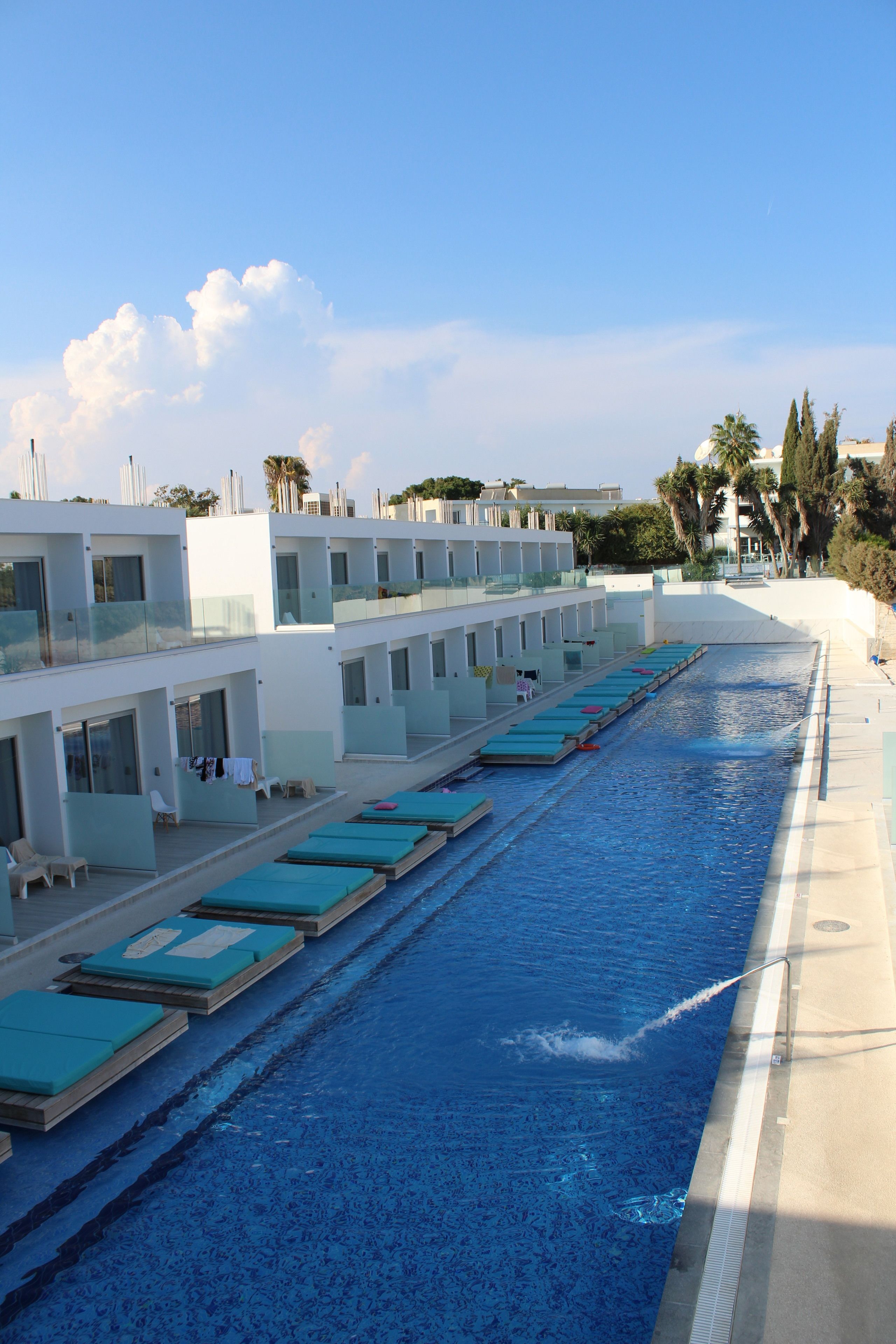 2 outdoor pools, pool umbrellas